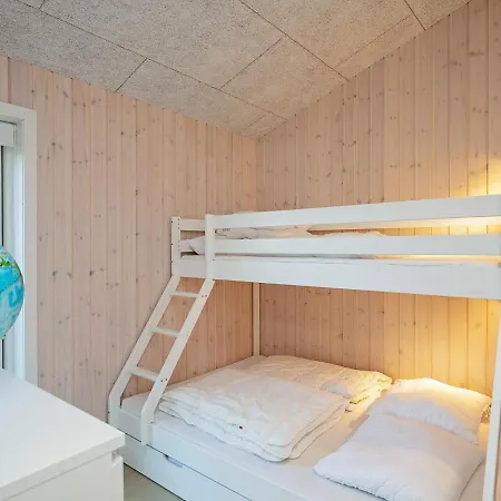 10 Person Holiday In S By *