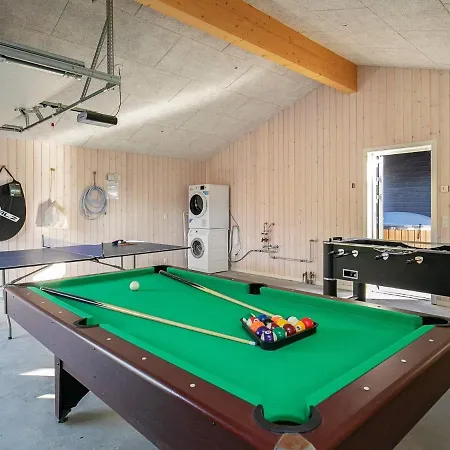 10 Person Holiday In S By
